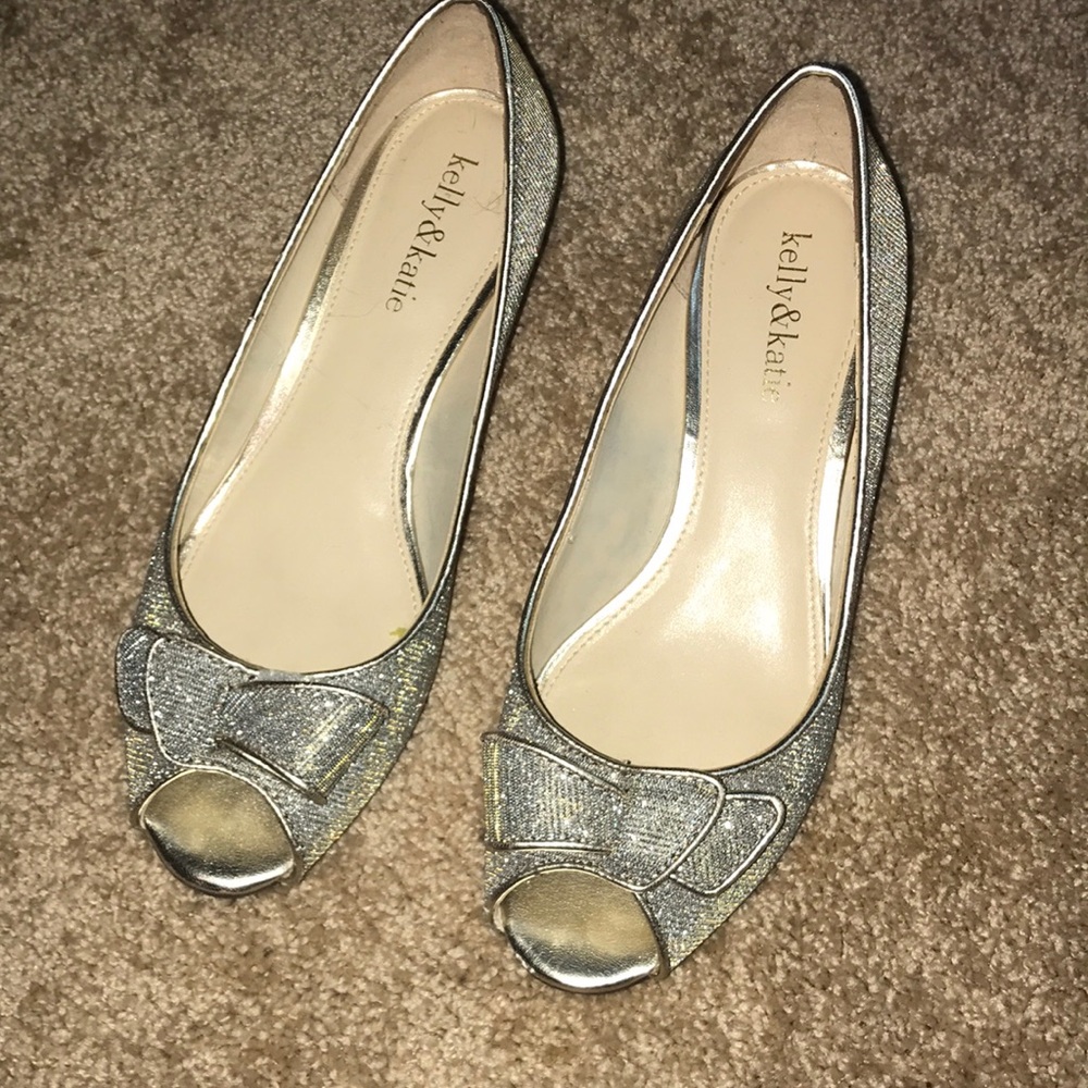Kelly & Katie Gold/silver Glitter Peep-Toe Wedge Flats with Bow